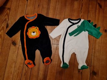 Lot de 2 pyjamas orchestra taille 1 mois jamais lavé ni porté