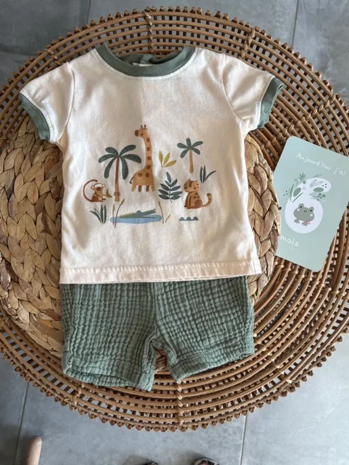Ensemble taille six mois
