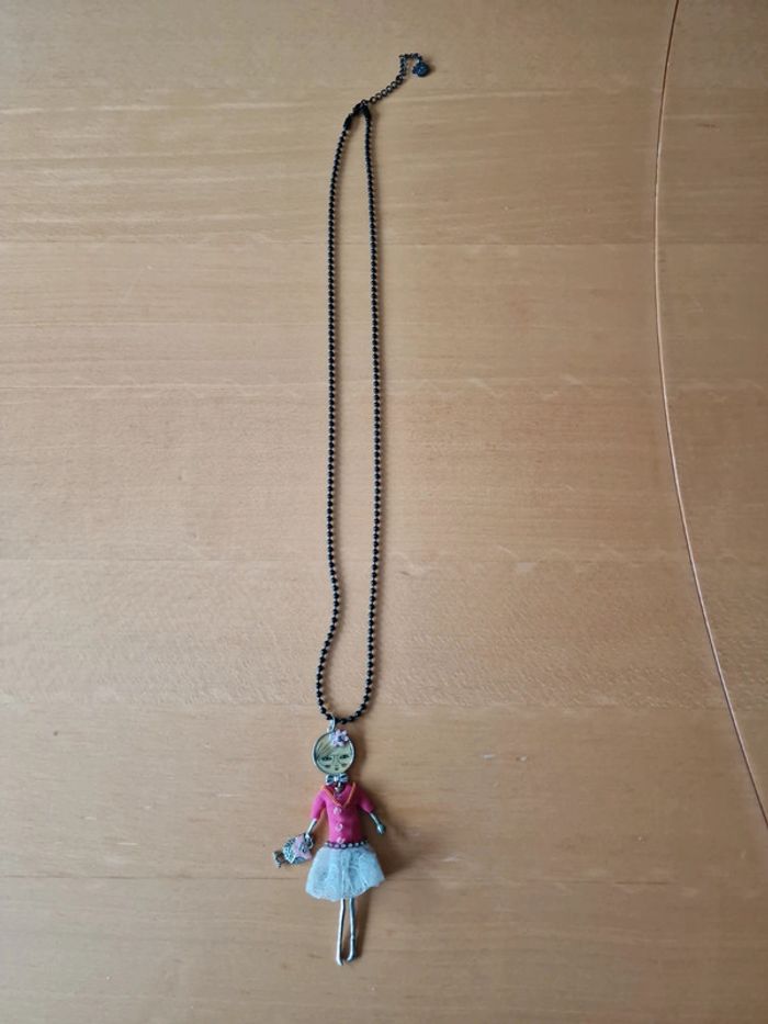 Collier fantaisie en très bon état