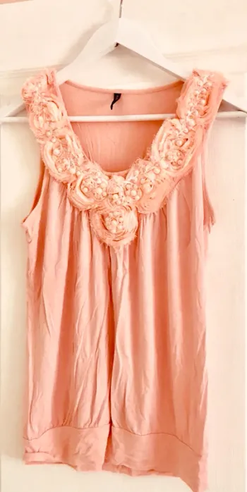 # haut femme, rose orangée, avec perles, taille unique #