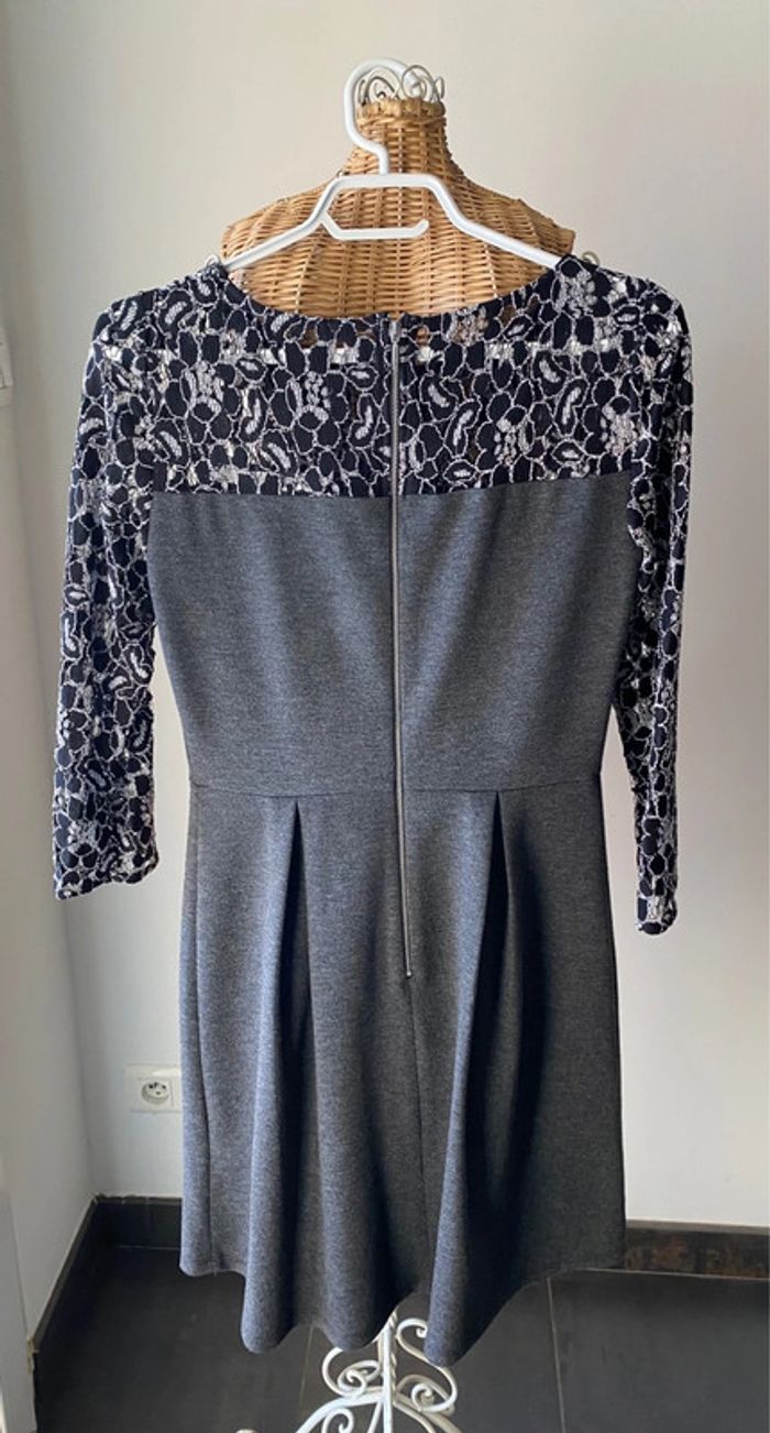 Robe Naf Naf grise avec dentelle noire taille 36 - photo numéro 3