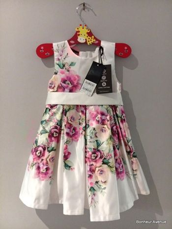 Robe blanche à fleurs de marque Sarabanda de taille 18 mois (86 cm)