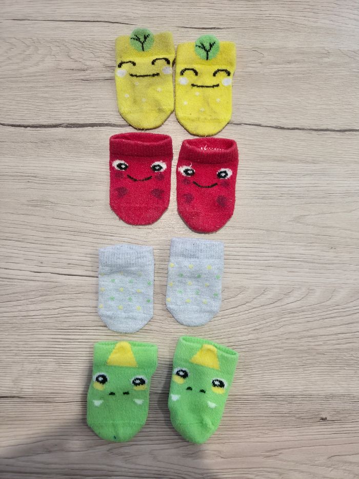 Lot de 4 paires de chaussettes courtes, rigolote, avec oreilles et colorées.