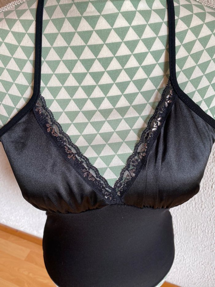 Haut noir - photo numéro 3