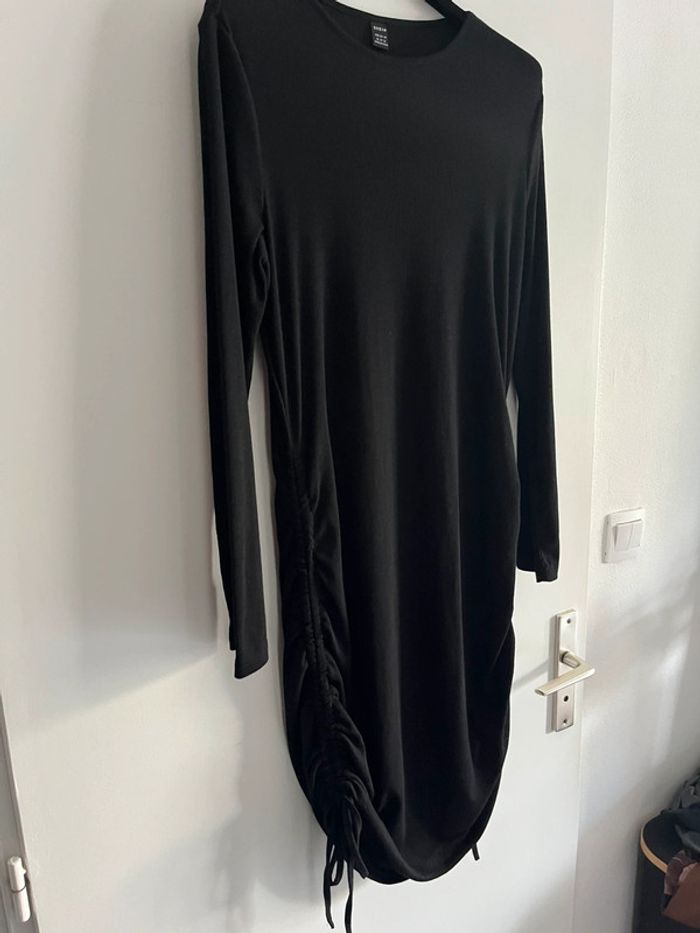robe noire manches longues - photo numéro 2