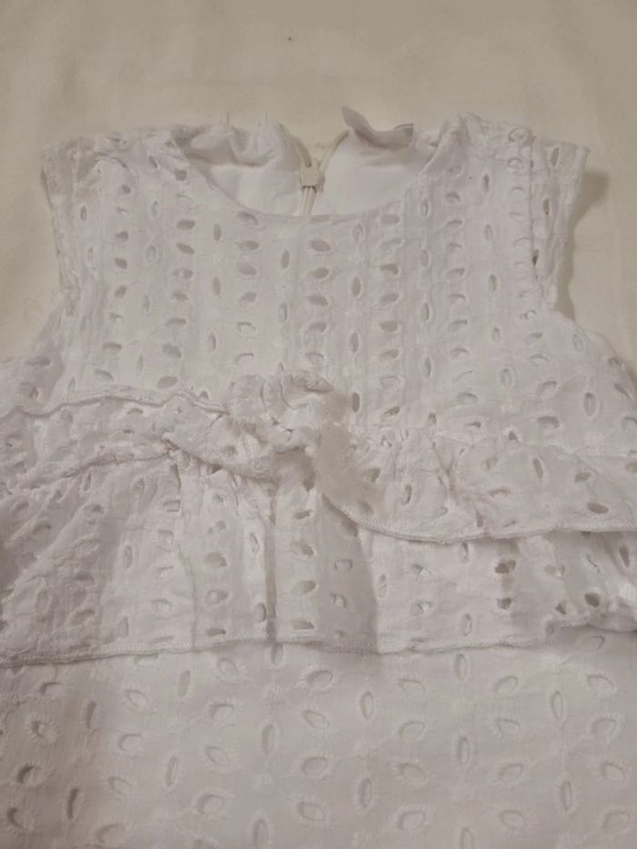 T-shirt dentelle sans manche 24mois - photo numéro 2