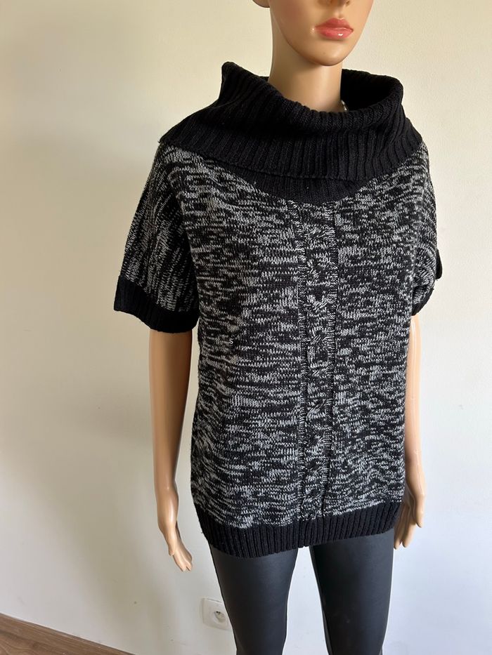Pull noir et gris à manches courtes Esmara taille 38/40 TBE - photo numéro 2