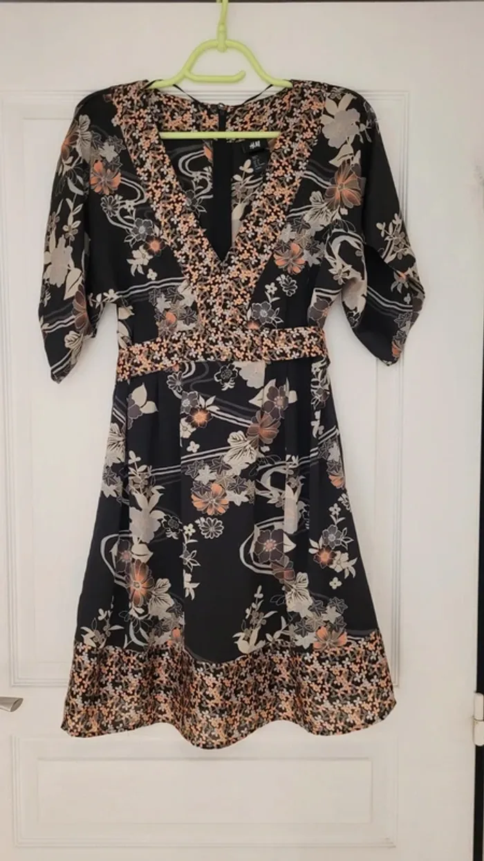 Robe cache cœur imprimé fleurs avec ceinture