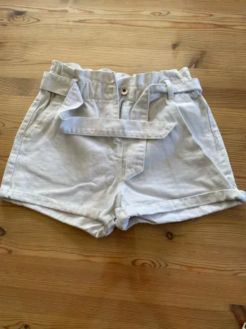 Short fille