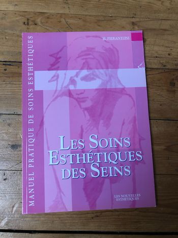 Livre les soins esthétiques des seins