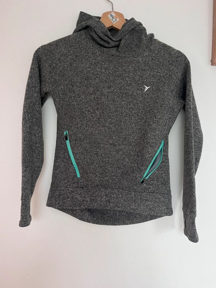 Pull polaire à capuche
