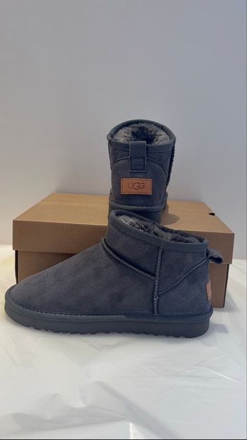 Pantoufles UGG Neuf Taille 39