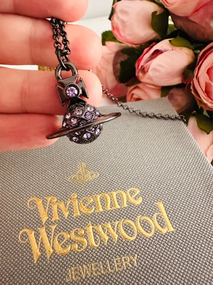 🪐Collier Vivienne Westwood orbite noir et zirconiums violets - photo numéro 4