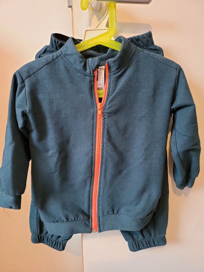 Jogging fille 3-4 ans très bon état