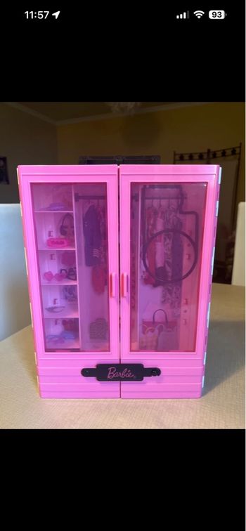 Dressing barbie 
