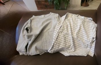 2 tee-shirts 13-18 mois