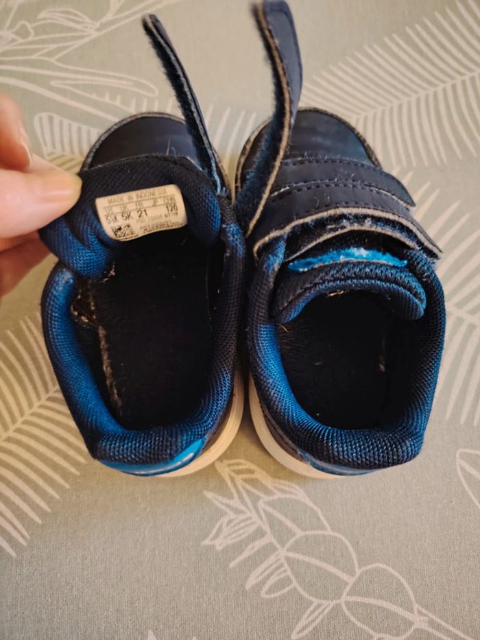 Basket Adidas taille 21 - photo numéro 5