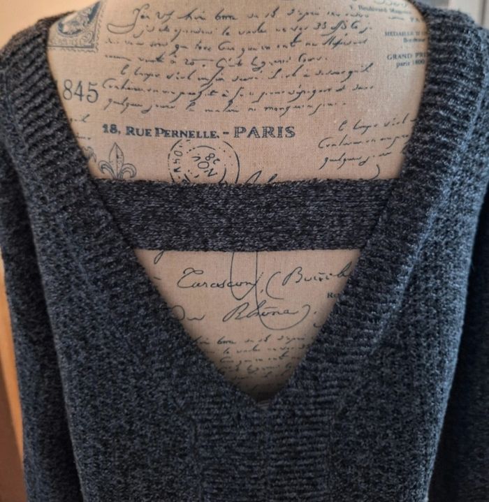 Long pull gris avec le dos nu en V - photo numéro 6
