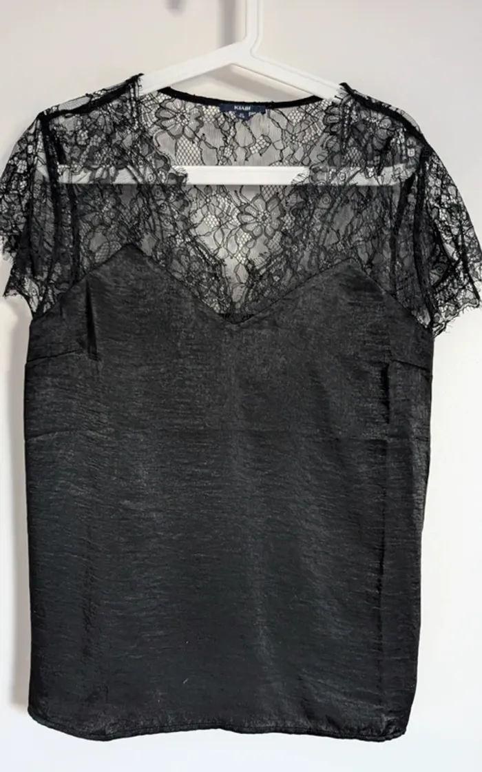 Blouse noire dentelle