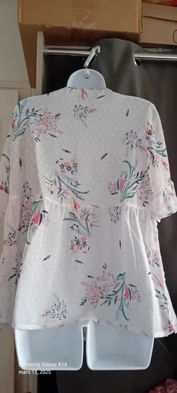 Blouse en voile col V motif floral avec pois blanche femme 42 blanche porte - photo numéro 7