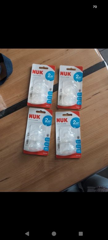 Lot de 4 x 2 tétines biberon Nuk 2ème âge