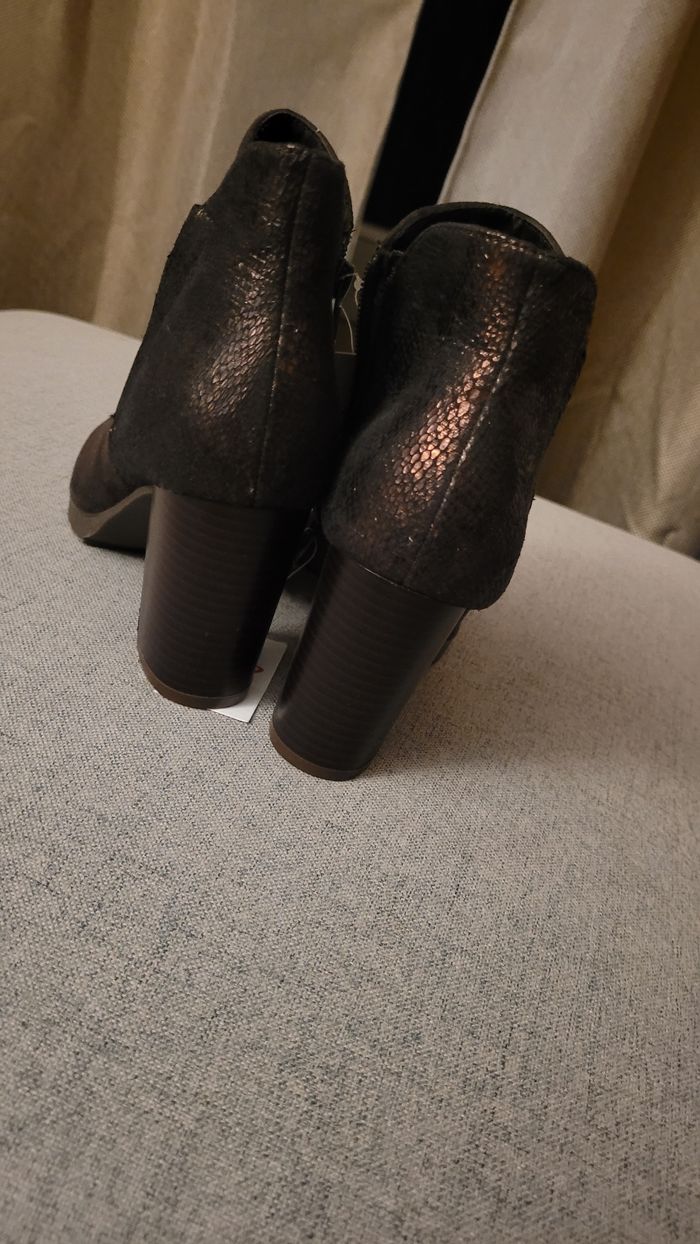 Bottines neuves en suède - photo numéro 2