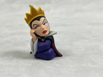Mini Figurine Disney Vilains La méchante reine de blanche Neige Grimhilde