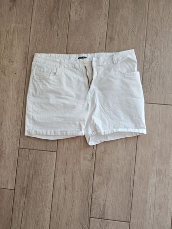 Short en jeans blanc taille 44