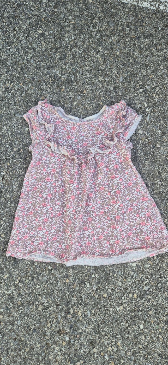Lot vêtements débardeurs et short - photo numéro 5