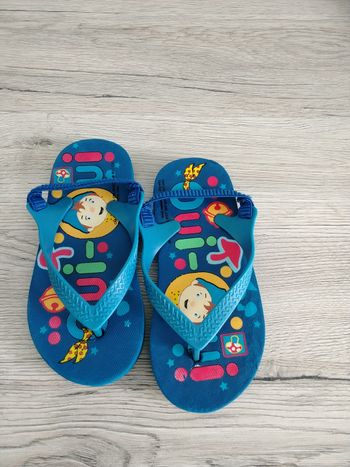 Paire de tongs claquettes sandales Oui Oui 