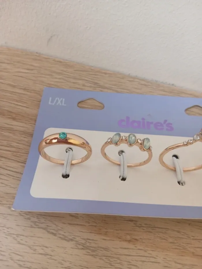4 bagues doré Claire's neuves - photo numéro 2