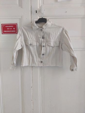 Veste courte  jean crème  8 ans