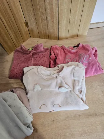 Lot 3 pyjamas + 2 cadeaux 18 mois