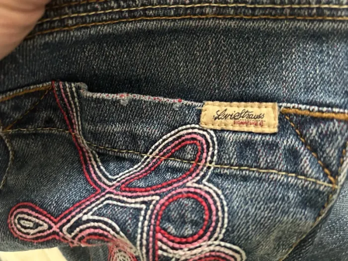 Levis, jean femme bleue, évasée, taille US 31 × 32/FR.40/42 - photo numéro 9