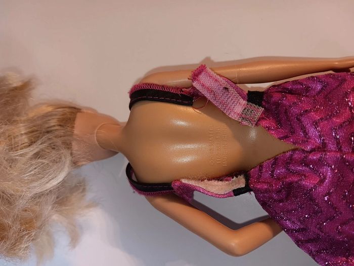 Poupée mattel barbie ensemble jupe et rose et noir (Année du moule corp 2013 tête 1998) - photo numéro 4