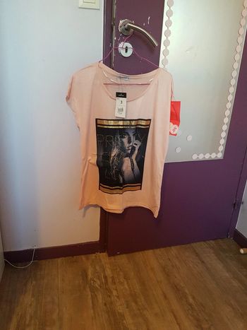 Tee shirt neuf rose taille 42