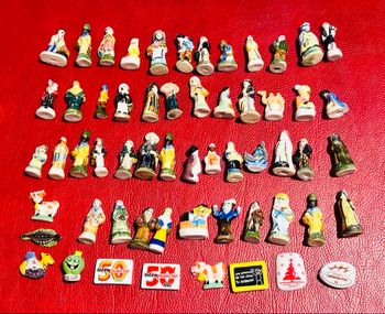 Lot 58 fèves divers personnages de crèche