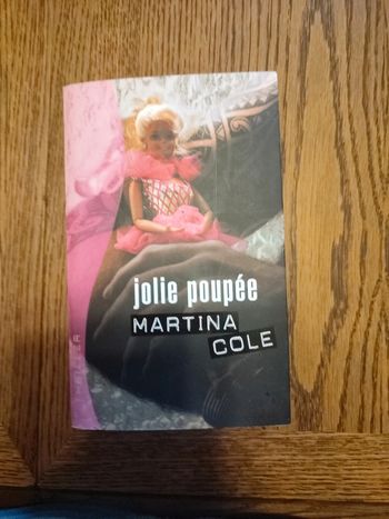Livre jolie poupée