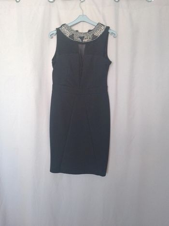 Robe noire de soirée droite décolleté dentelle plongeant et col en perles taille M