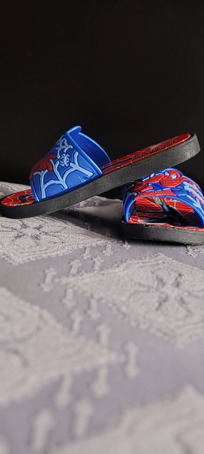 Paire de claquette spiderman - photo numéro 2