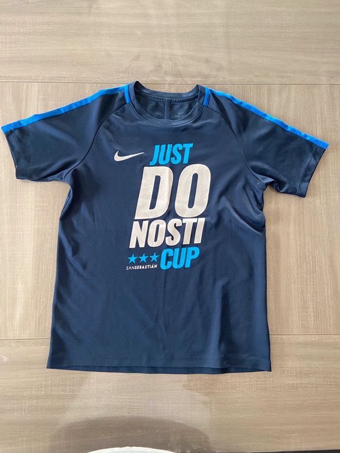 Tee shirt nike 12/13 ans
