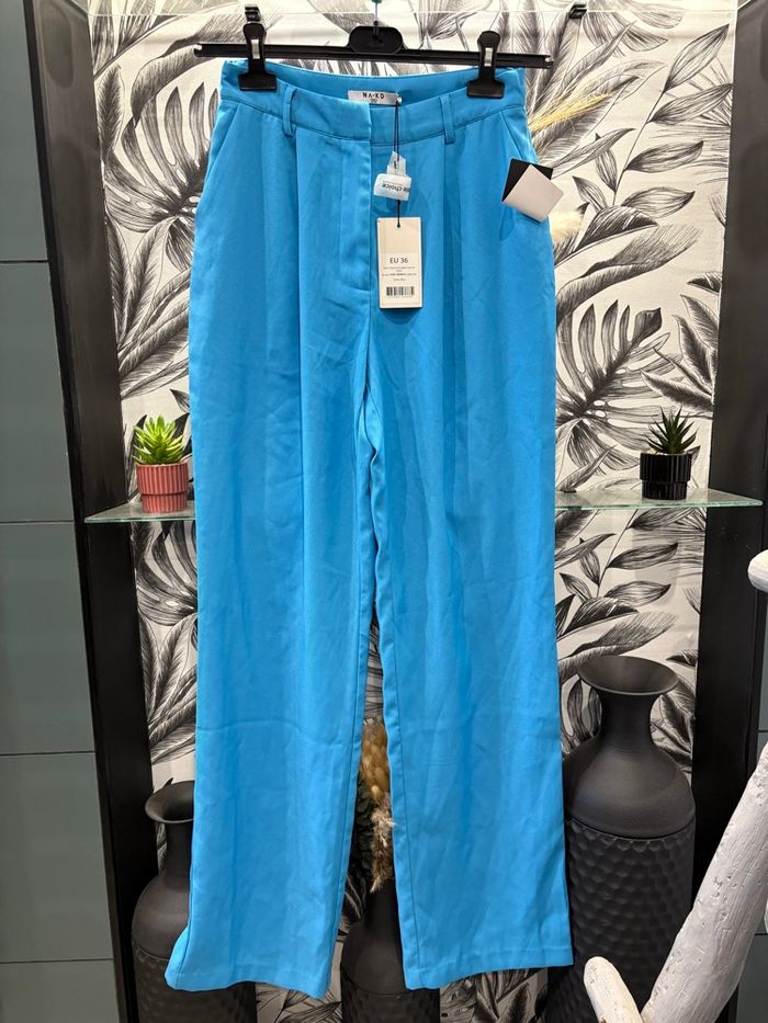 Pantalon ajusté NA-KD