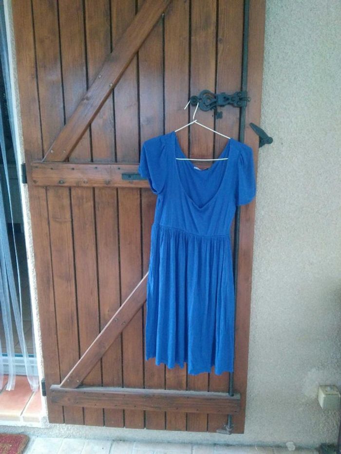Robe bleue top studio