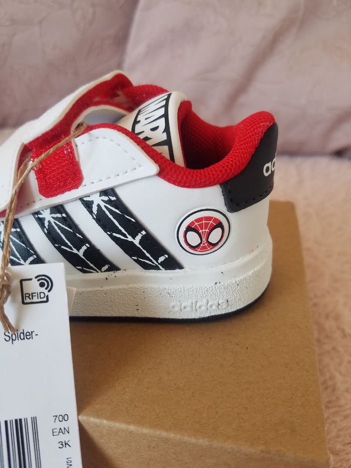 Baskets Adidas Soiderman bébé t 19 NEUF - photo numéro 3