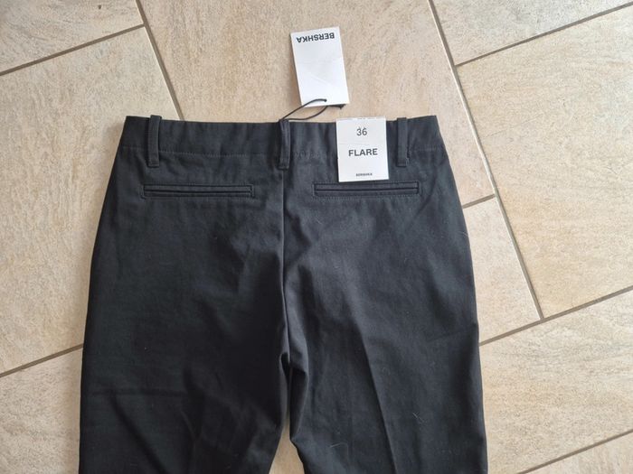 Pantalon noir Flare Bershka - photo numéro 5