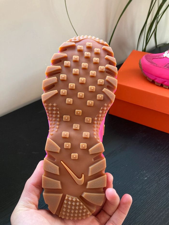 Baskets Basses Femme Nike Air Humara LX Jacquemus Pink - Taille 36.5 - photo numéro 5