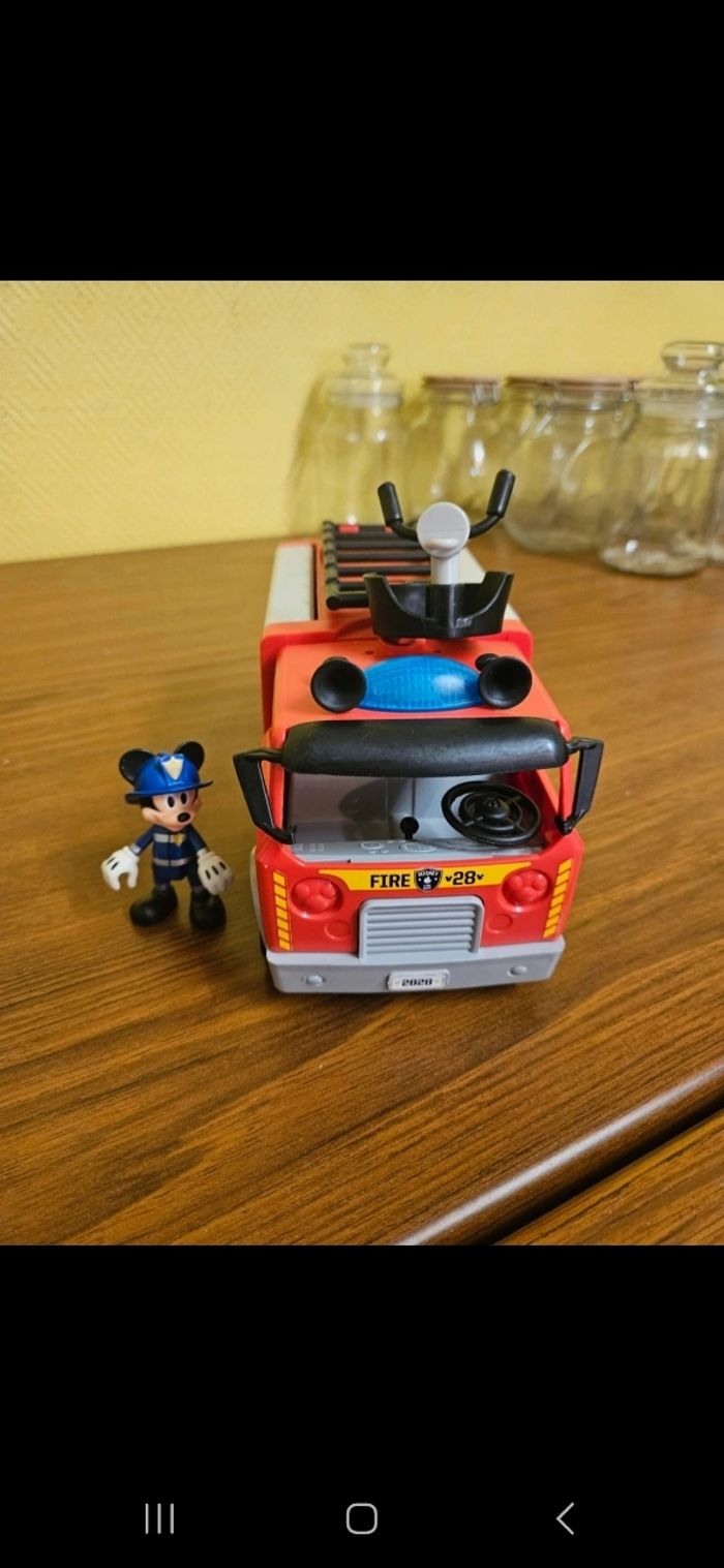 Camion de pompier mickey