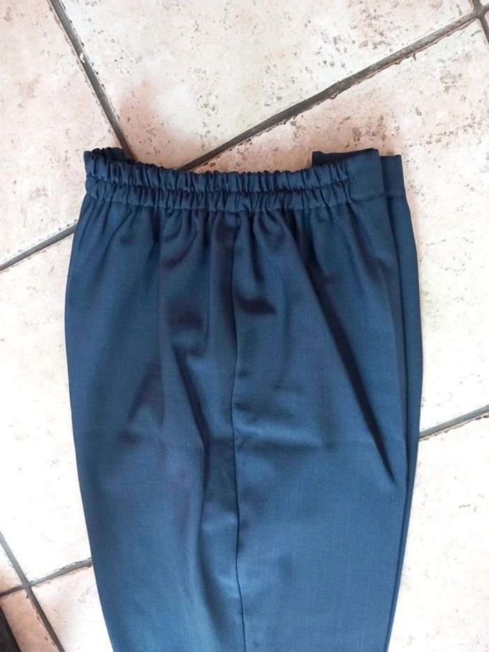 Pantacourt Neuf polyester T44 bleu marine - photo numéro 4