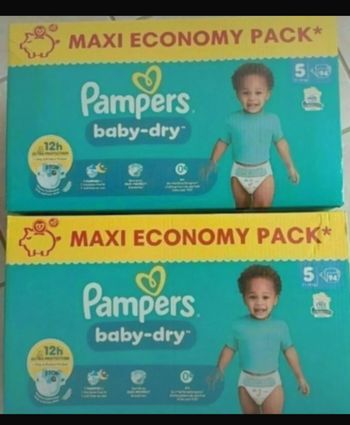 Deux cartons de couches Pampers taille 5 normal