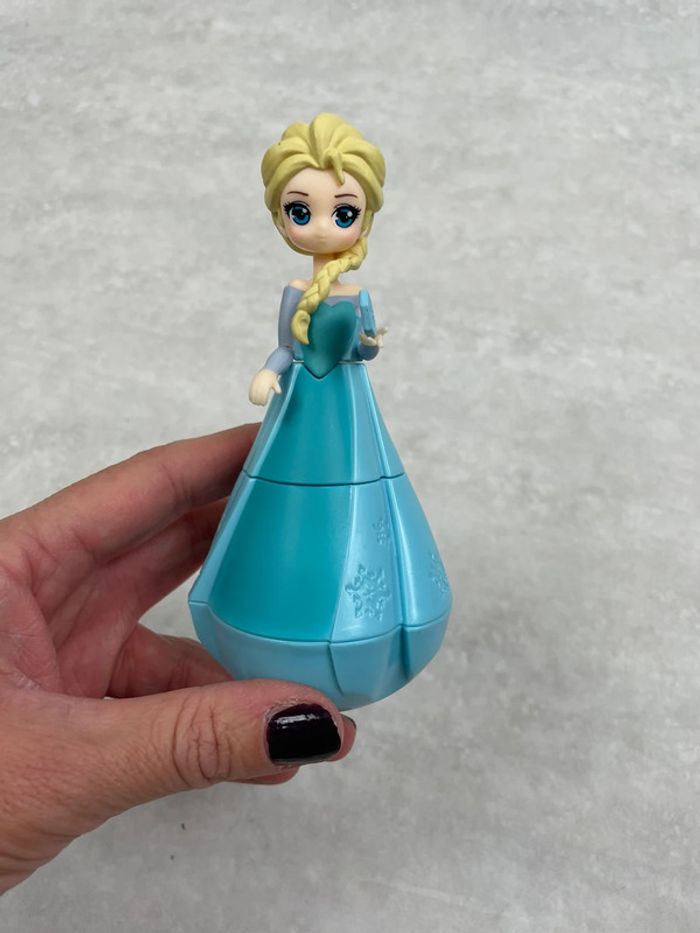 Petite figurine Gashapon Elsa la reine des neiges disney Japon - photo numéro 3